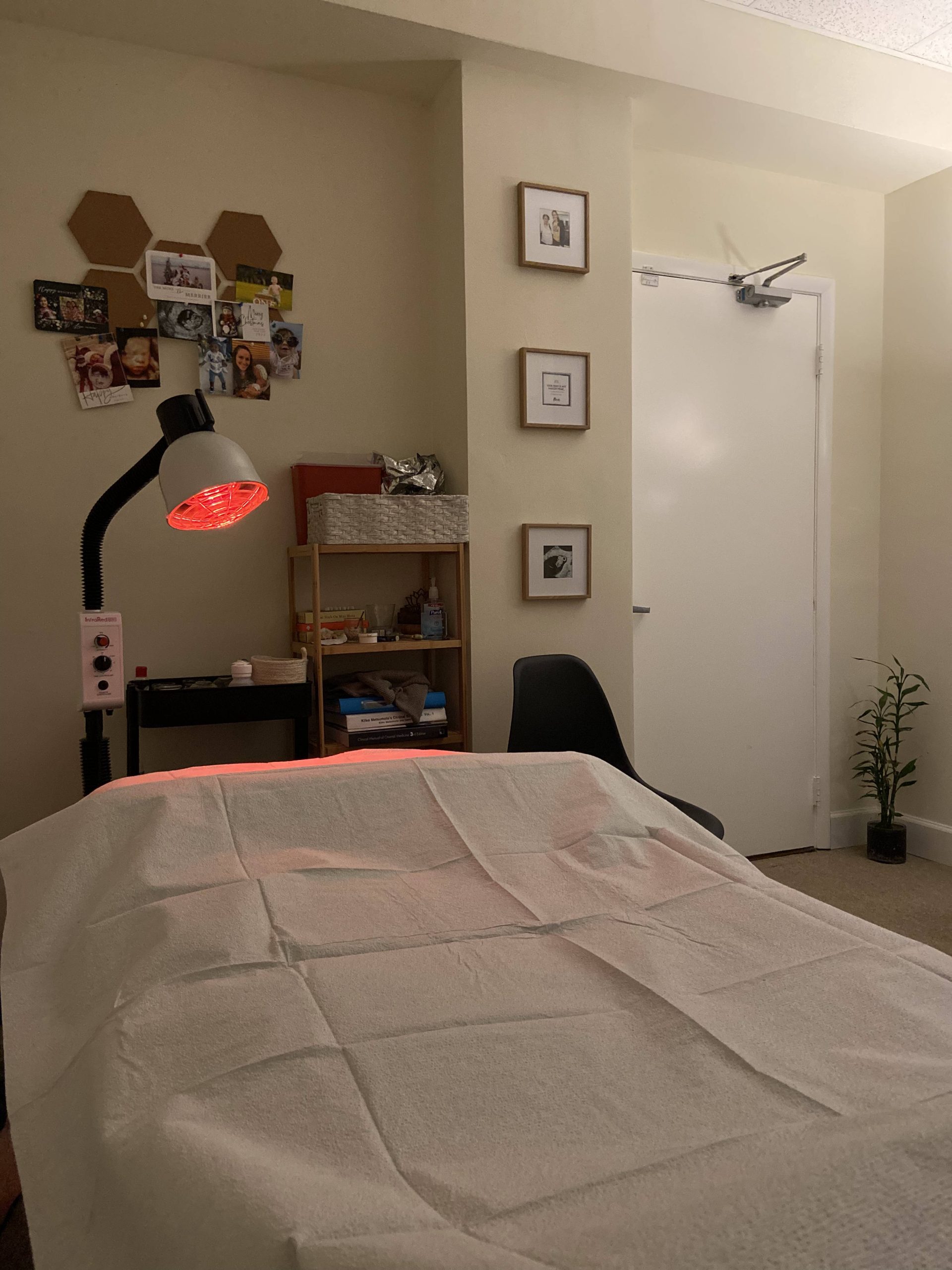 A bed in a room with a light on it, offering holistic therapy and alternative medicine treatments in Fort Lauderdale, Florida. atma acupuncture
